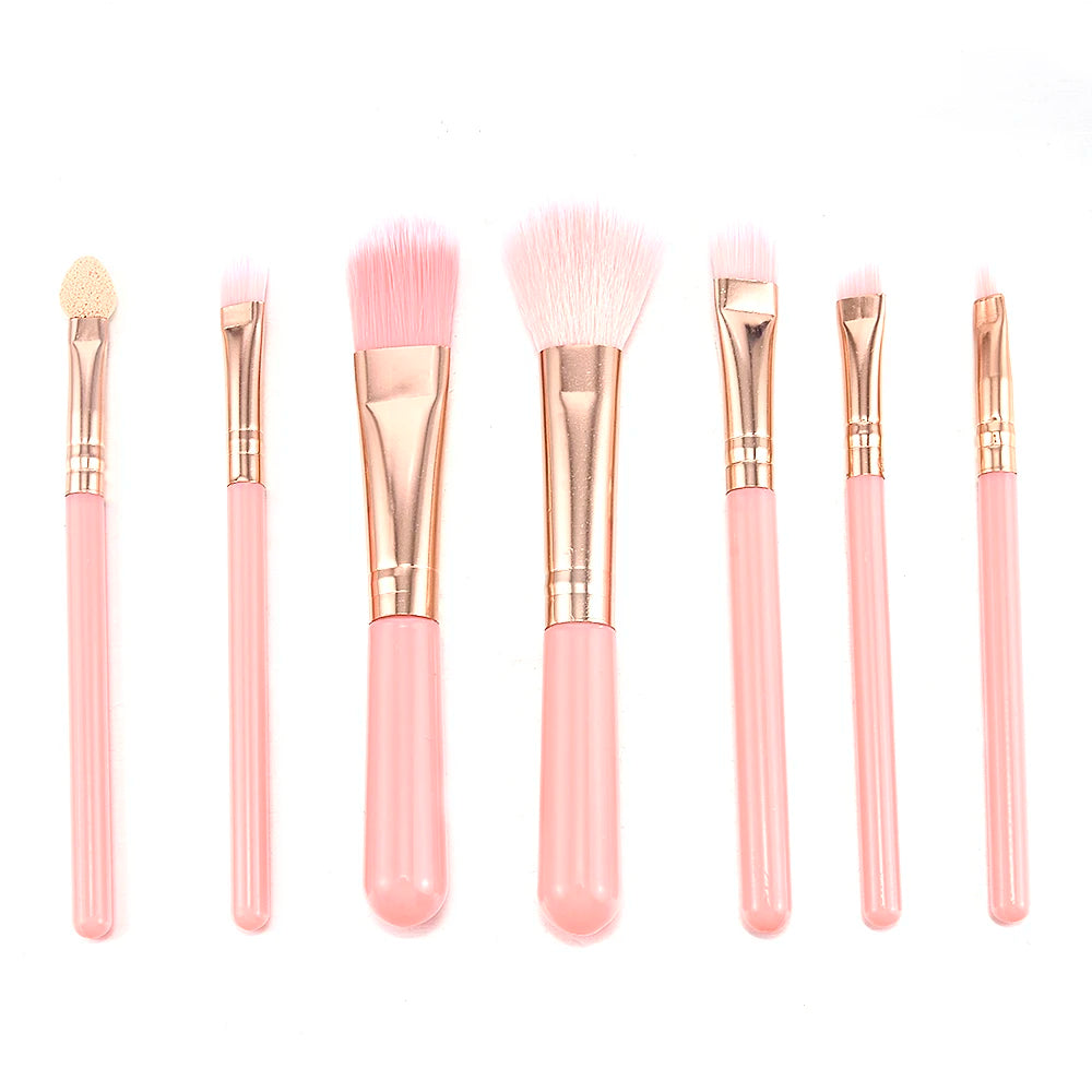 Juego de brochas de maquillaje para colorete y sombra de ojos.