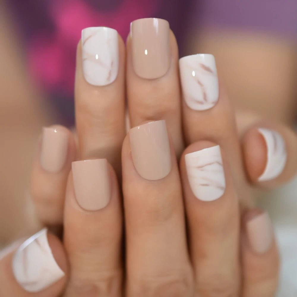 Uñas postizas artificiales de Color nude Natural, puntas cuadradas cortas con patrón brillante y pegatina de pegamento, mármol blanco