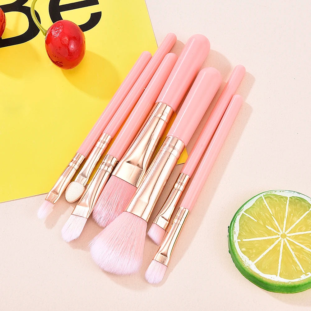 Juego de brochas de maquillaje para colorete y sombra de ojos.