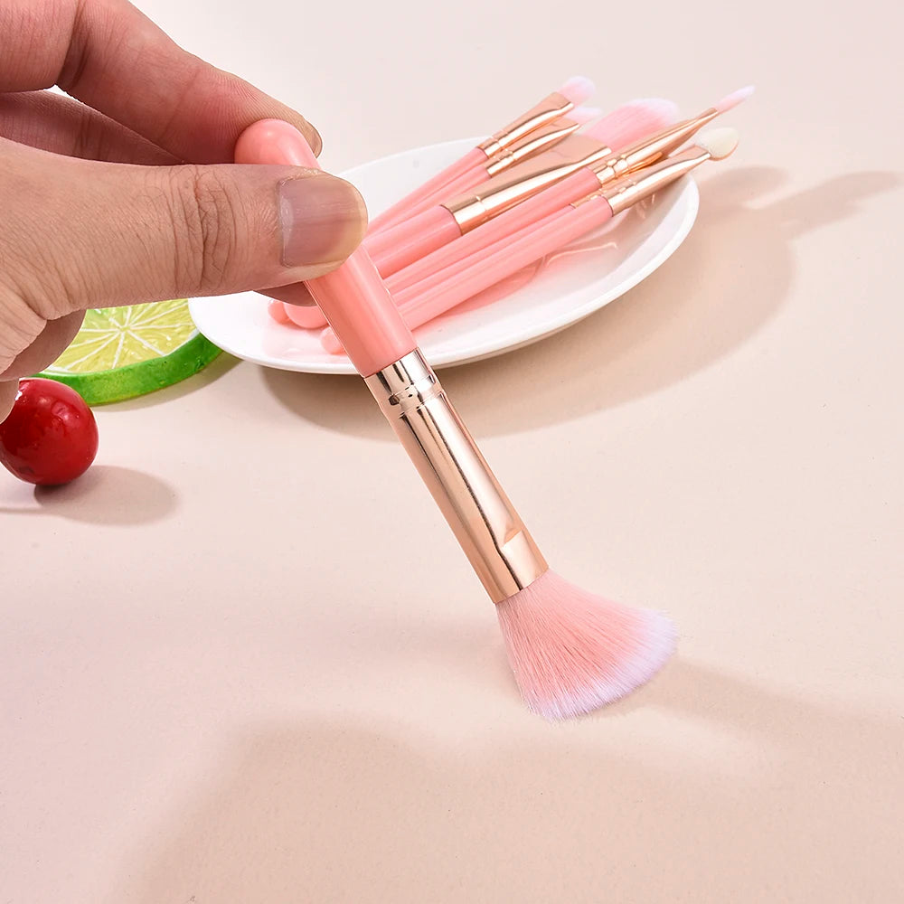 Juego de brochas de maquillaje para colorete y sombra de ojos.