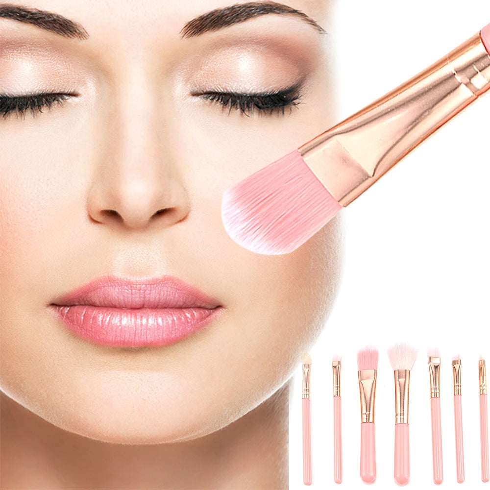 Juego de brochas de maquillaje para colorete y sombra de ojos.