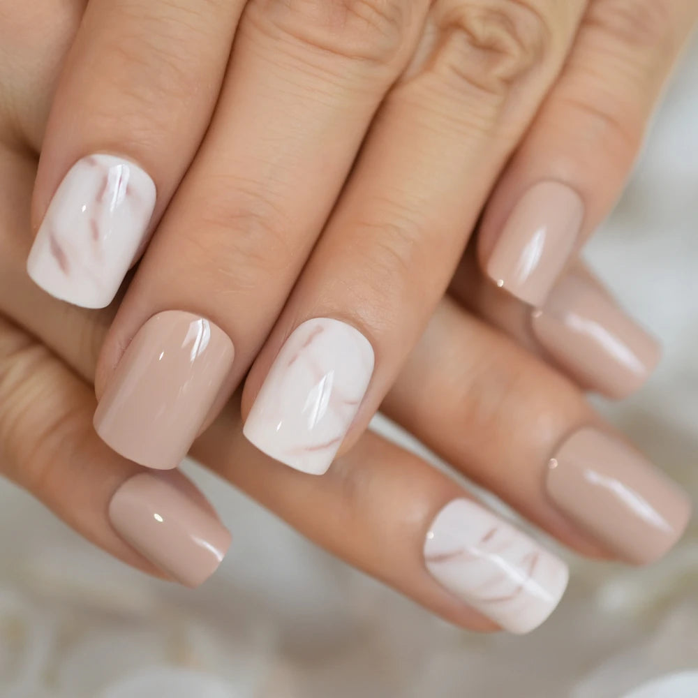 Uñas postizas artificiales de Color nude Natural, puntas cuadradas cortas con patrón brillante y pegatina de pegamento, mármol blanco