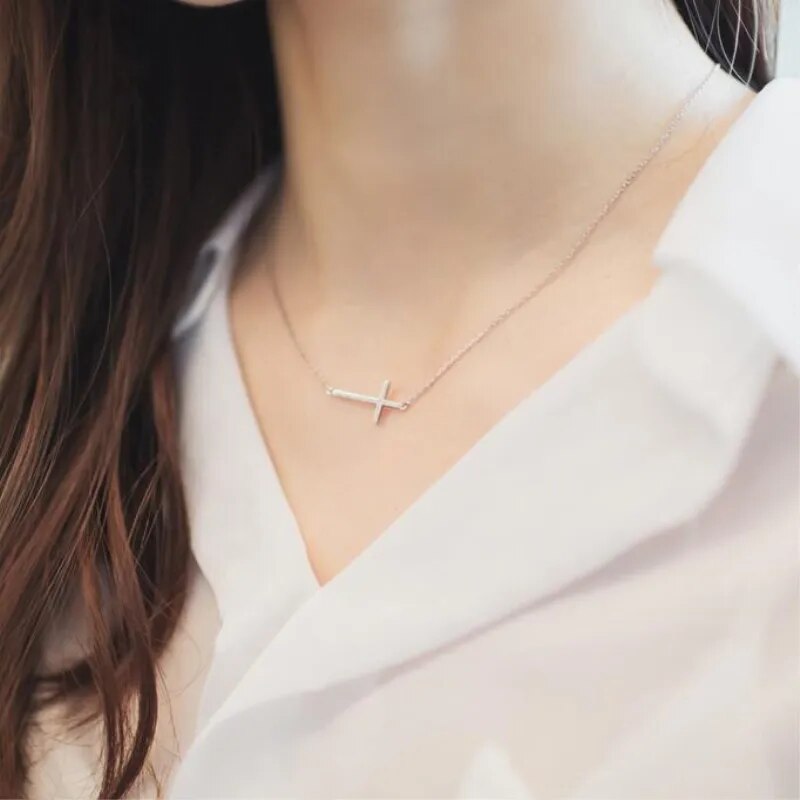 Persönlichkeits-Kreuz-Schmuck mit kurzem Absatz