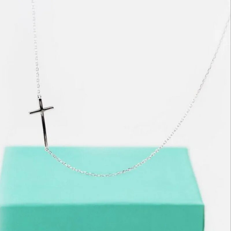 Persönlichkeits-Kreuz-Schmuck mit kurzem Absatz