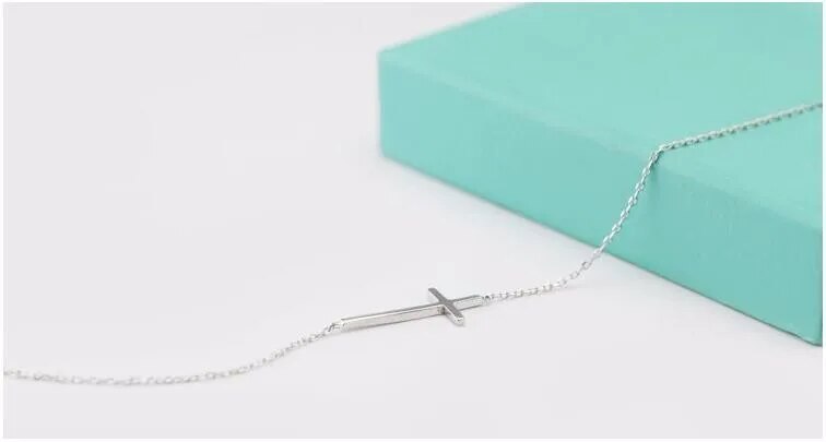 Persönlichkeits-Kreuz-Schmuck mit kurzem Absatz