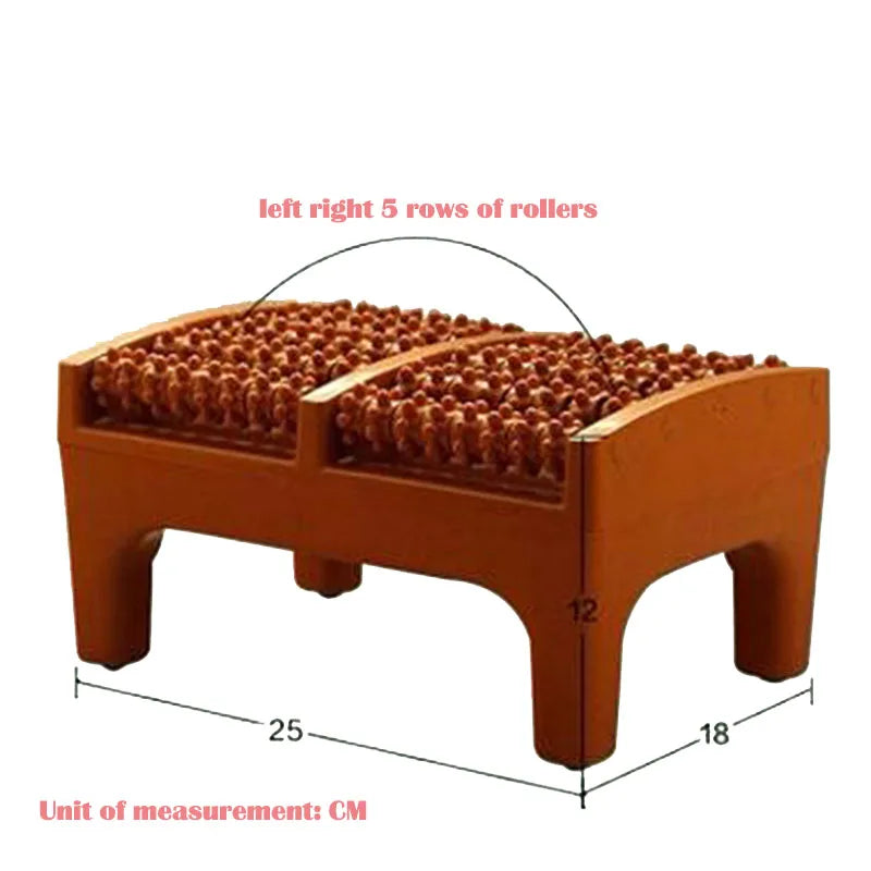 Taburete masajeador de pies doméstico de madera.