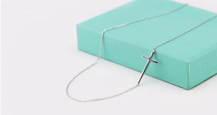 Persönlichkeits-Kreuz-Schmuck mit kurzem Absatz