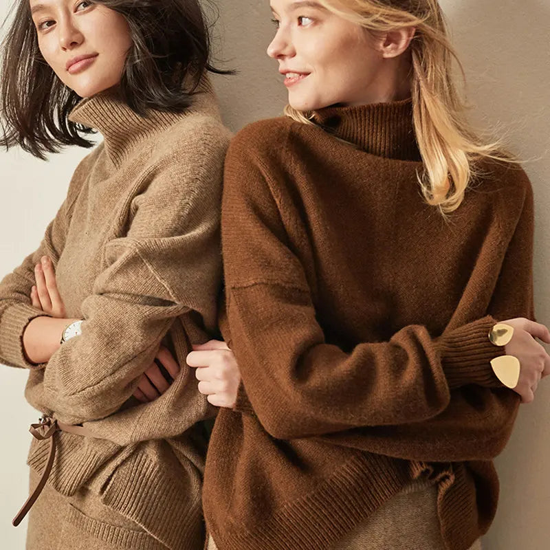 Winterlicher, hochgeschlossener, lockerer, dicker Pullover