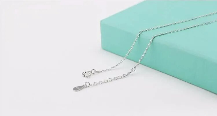 Persönlichkeits-Kreuz-Schmuck mit kurzem Absatz