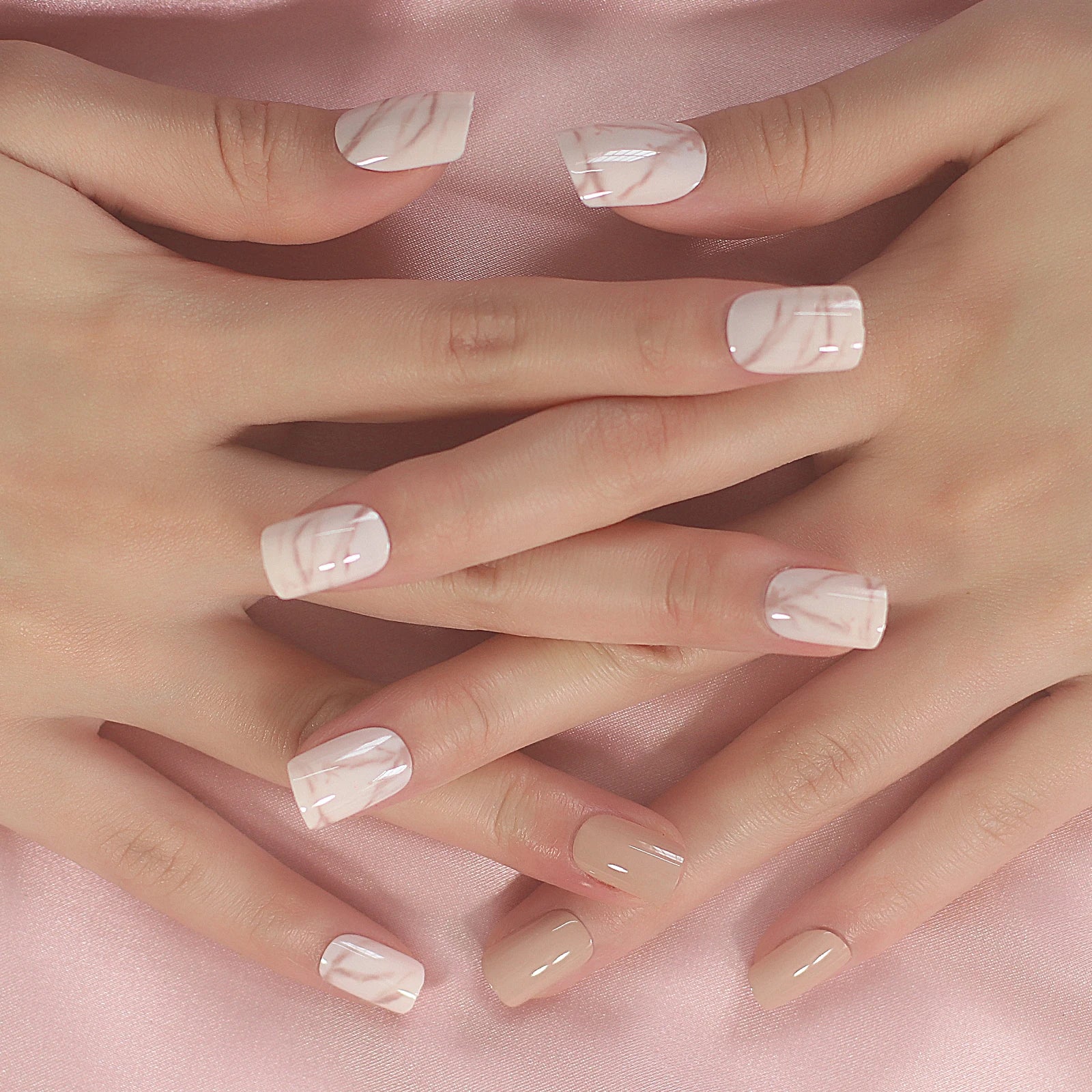 Uñas postizas artificiales de Color nude Natural, puntas cuadradas cortas con patrón brillante y pegatina de pegamento, mármol blanco