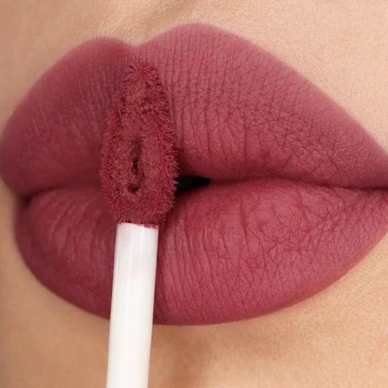 Brillo de labios nude mate de terciopelo resistente al agua
