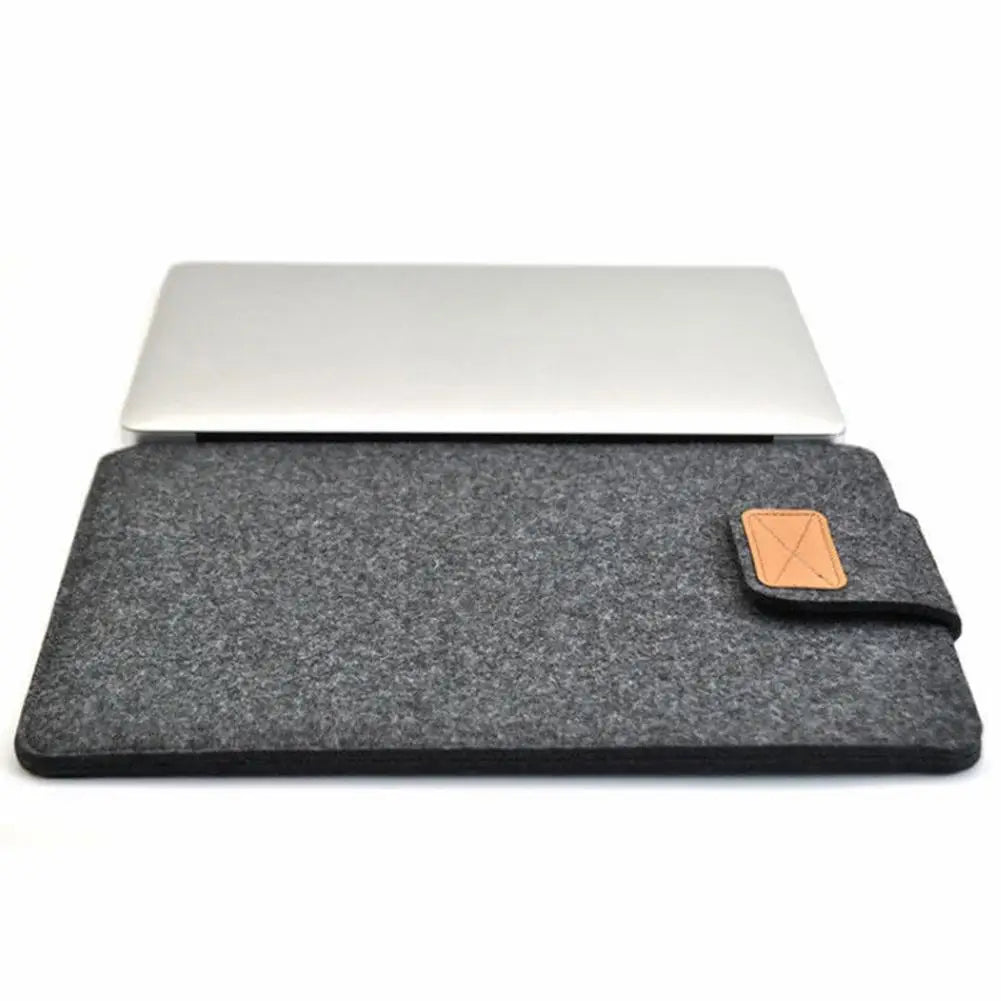Schlanke Tablet-Hülle mit Filzhülle