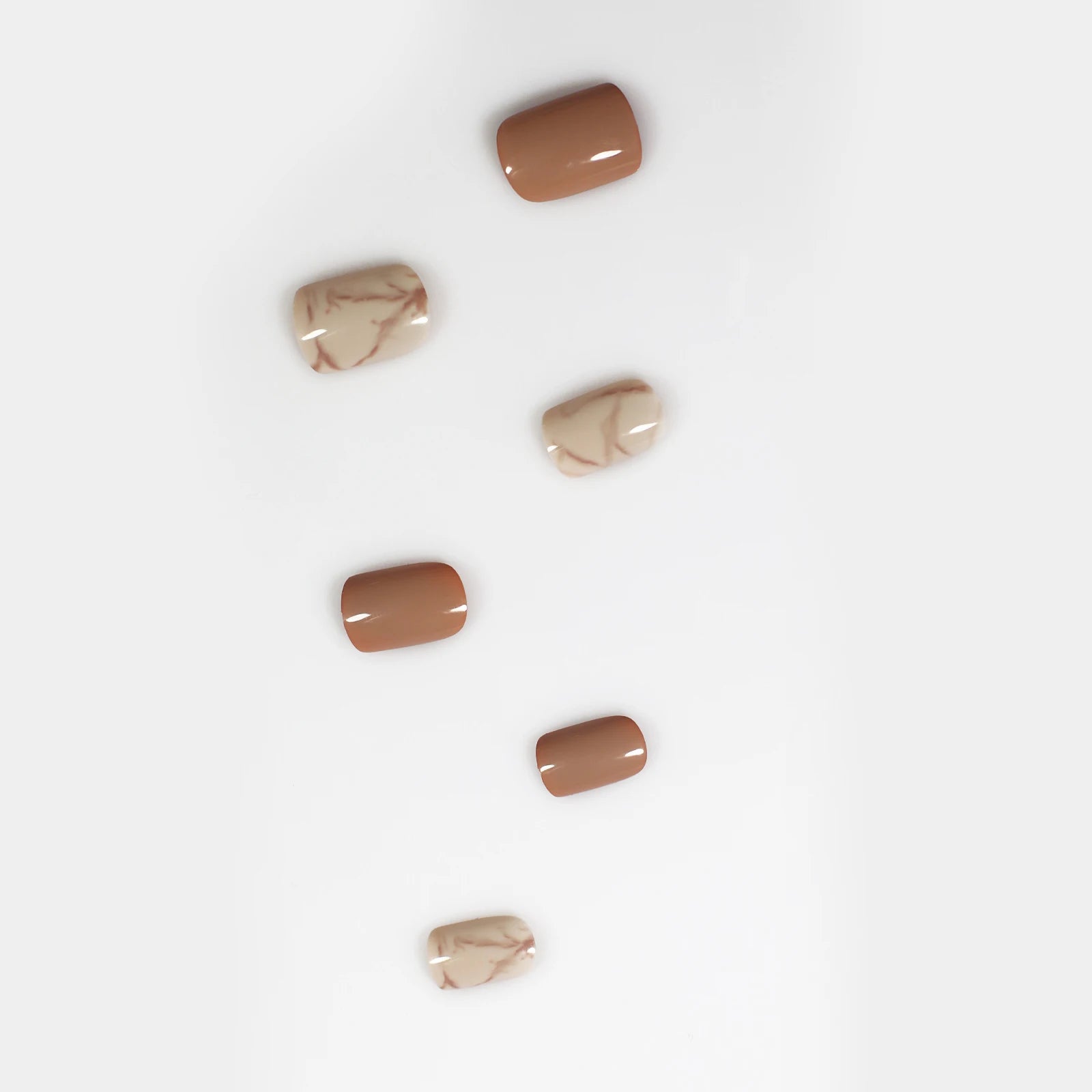Uñas postizas artificiales de Color nude Natural, puntas cuadradas cortas con patrón brillante y pegatina de pegamento, mármol blanco