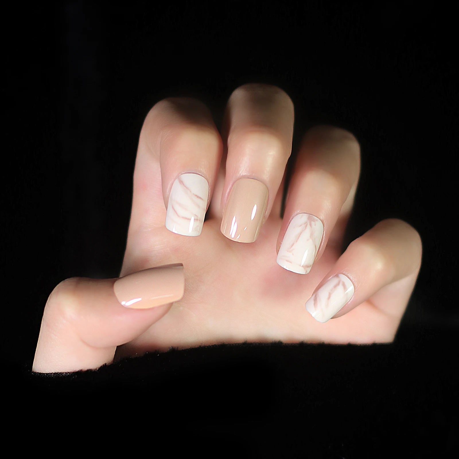 Uñas postizas artificiales de Color nude Natural, puntas cuadradas cortas con patrón brillante y pegatina de pegamento, mármol blanco